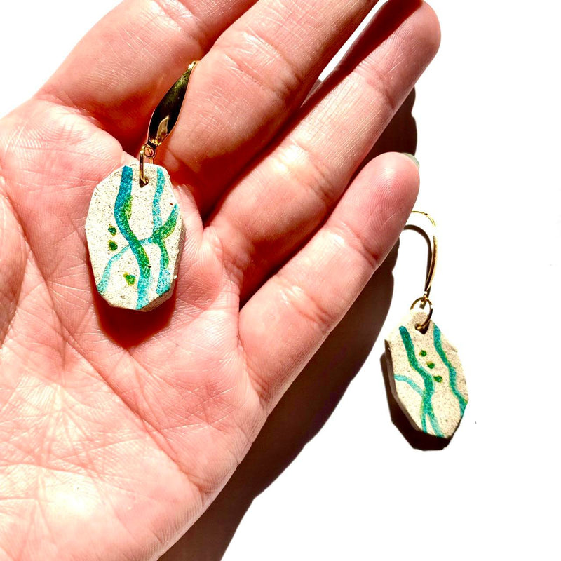 【ピアス＆イヤリング】やちむんブルー ポリマークレイピアス