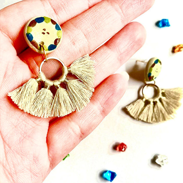 【ピアス＆イヤリング】ボリュームフリンジ マルチカラー ポリマークレイピアス